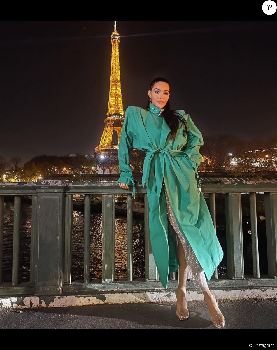 Nabilla Benattia à Paris