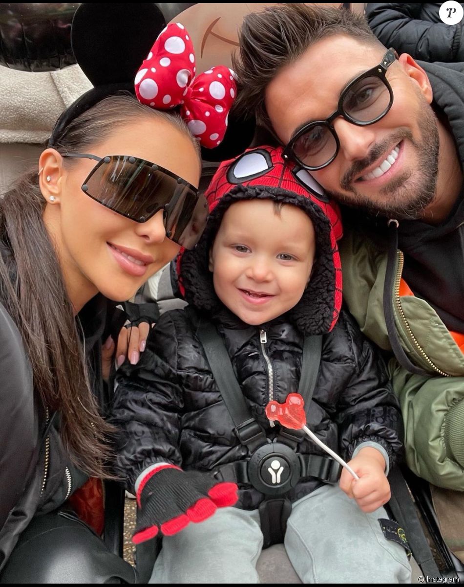 Nabilla Benattia, Thomas Vergara et leur fils Milann à Disney, novembre 2021