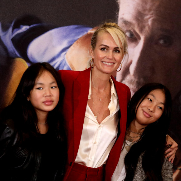 Laeticia Hallyday et ses filles Joy et Jade - Projection au Grand Rex à Paris des documentaires "Johnny USA" et "A nos promesses" à l'occasion de la Journée Spéciale Johnny, son rêve américain. © Jacovides-Moreau / Bestimage