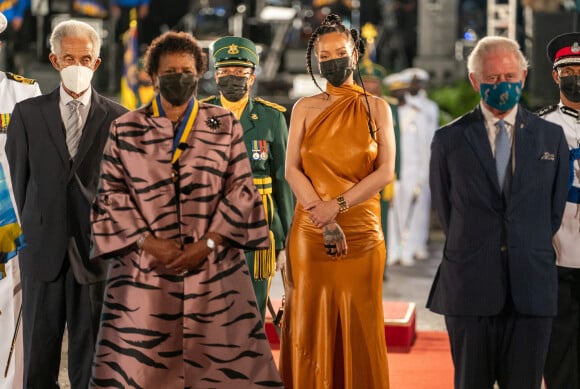 Sandra Mason, présidente de la Barbade - Le prince Charles, prince de Galles assiste à la cérémonie d'investiture de la première femme présidente de la Barbade en présence de Rihanna le 29 novembre 2021. 