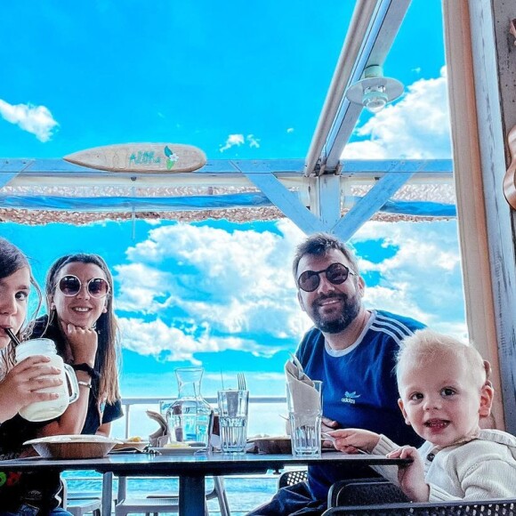 Laurent Ournac avec sa femme Ludivine et leurs enfants Léon et Capucine, mai 2021
