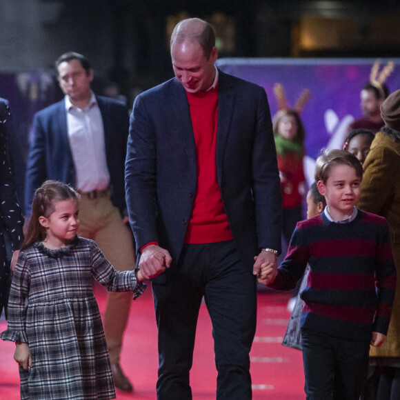 Le prince William, duc de Cambridge, et Catherine (Kate) Middleton, duchesse de Cambridge, avec leurs enfants le prince George, la princesse Charlotte et le prince Louis ont assisté à un spectacle donné en l'honneur des personnes qui ont été mobilisées pendant la pandémie au Palladium à Londres.