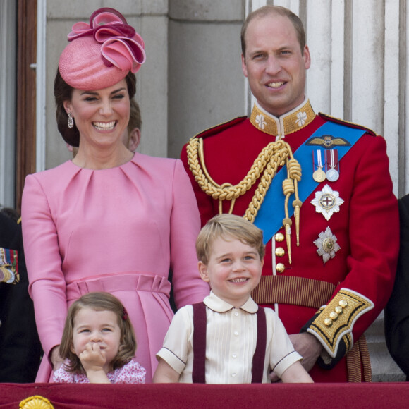 Catherine Kate Middleton, duchesse de Cambridge, la princesse Charlotte, le prince George et le prince William, duc de Cambridge - La famille royale d'Angleterre au palais de Buckingham pour assister à la parade "Trooping The Colour" à Londres le 17 juin 2017.