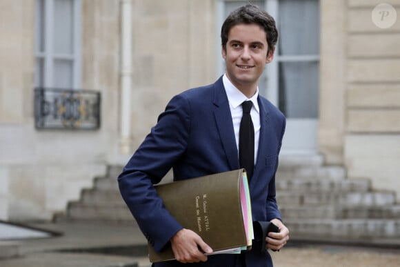 Gabriel Attal, Porte-parole du Gouvernement à la sortie du conseil des ministres, le 20 octobre 2021, au palais de l'Elysée, à Paris. © Stéphane Lemouton / Bestimage