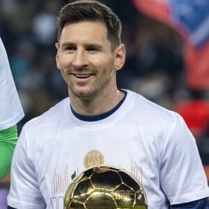 Lionel Leo Messi présente son 7ème ballon d'Or - Match de Ligue 1 Uber Eats "PSG contre Nice (0-0)" au Parc des Princes à Paris le 1er décembre 2021. © Cyril Moreau/Bestimage