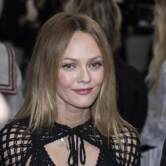 Vanessa Paradis assiste au défilé de mode Chanel, collection Métiers d'Art 2021-2022 au 19M. Paris, le 7 décembre 2021 © Olivier Borde / Bestimage