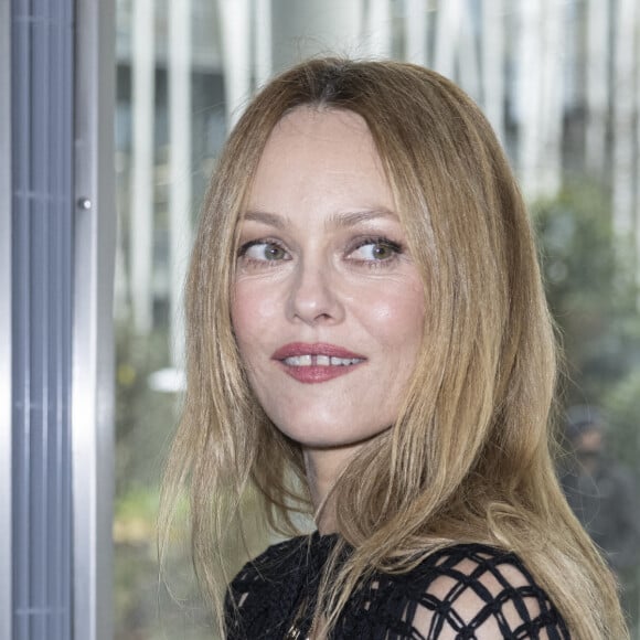 Vanessa Paradis assiste au défilé de mode Chanel, collection Métiers d'Art 2021-2022 au 19M. Paris, le 7 décembre 2021 © Olivier Borde / Bestimage