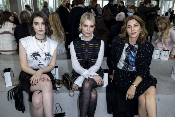 Anamaria Vartolomei, Lucy Boynton et Sofia Coppola assistent au défilé de mode Chanel, collection Métiers d'Art 2021-2022 au 19M. Paris, le 7 décembre 2021 © Olivier Borde / Bestimage