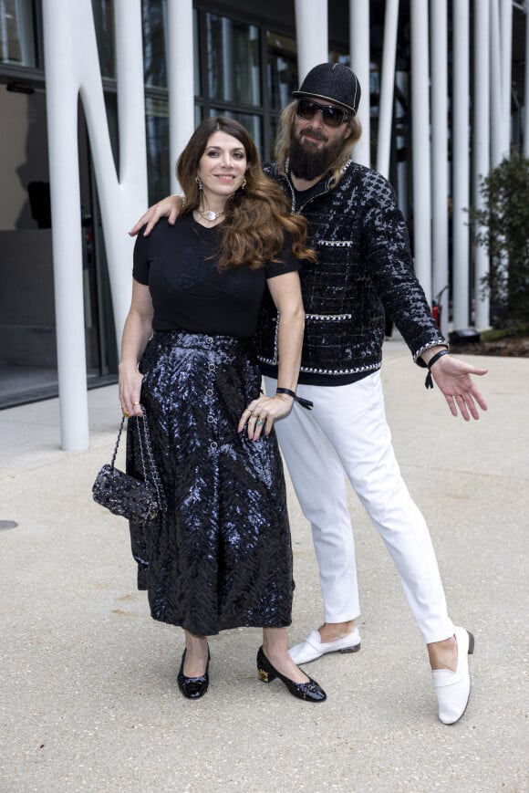 Sébastien Tellier et son épouse Amandine de la Richardière assistent au défilé de mode Chanel, collection Métiers d'Art 2021-2022 au 19M. Paris, le 7 décembre 2021 © Olivier Borde / Bestimage
