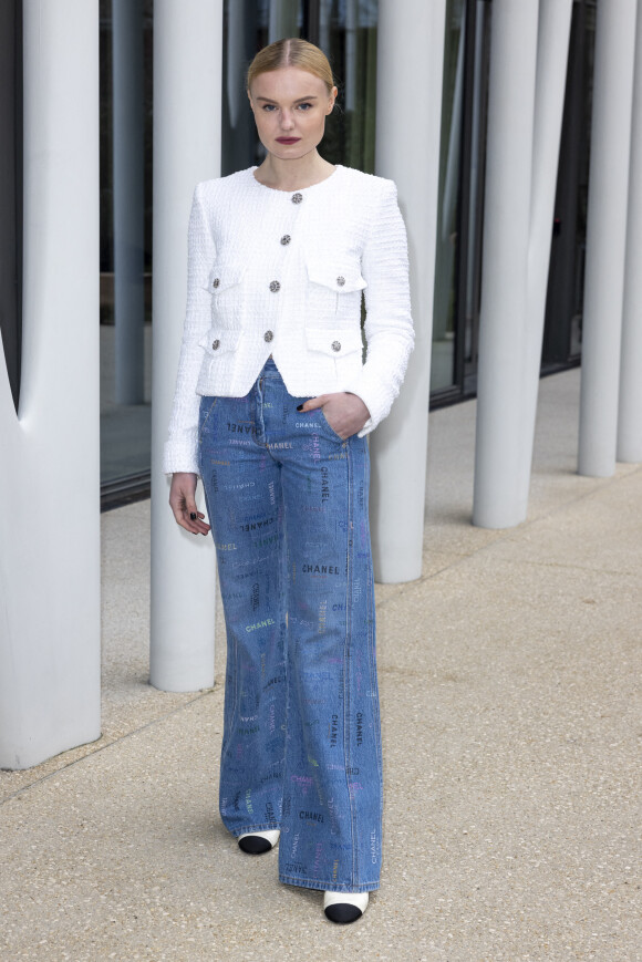 Maria-Victoria Dragus assiste au défilé de mode Chanel, collection Métiers d'Art 2021-2022 au 19M. Paris, le 7 décembre 2021 © Olivier Borde / Bestimage