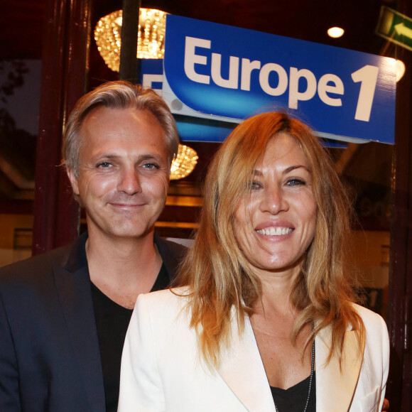 Mathilde Seigner et son compagnon Mathieu Petit - Arrivee des people a la generale de Muriel Robin "Robin Revient" au Theatre de la Porte Saint Martin a Paris, le 23 septembre 2013.