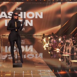 Kim Kardashian a reçu le prix de Fashion Icon aux People's Choice Awards 2021, au Barker Hangar à Santa Monica. Le 7 décembre 2021.