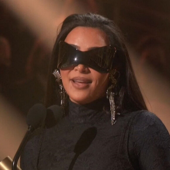 Kim Kardashian a reçu le prix de Fashion Icon aux People's Choice Awards 2021, au Barker Hangar à Santa Monica. Le 7 décembre 2021.