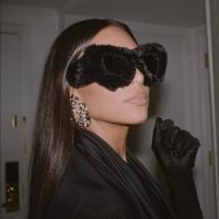Kim Kardashian se la joue Batman : les lunettes de l'icône mode font sensation