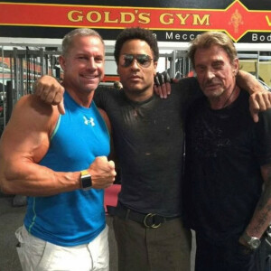 Exclusif - Mike Ryan, coach sportif à la salle Gold Gym à Venice (Los Angeles), Lenny Kravitz et Johnny Hallyday - Photos de la collection personnelle de Johnny Hallyday données par Laeticia Hallyday