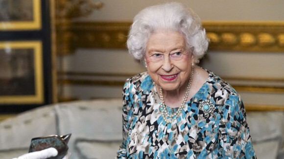 Elizabeth II dévoile un cliché de famille inédit, entourée de ses arrière-petits-enfants
