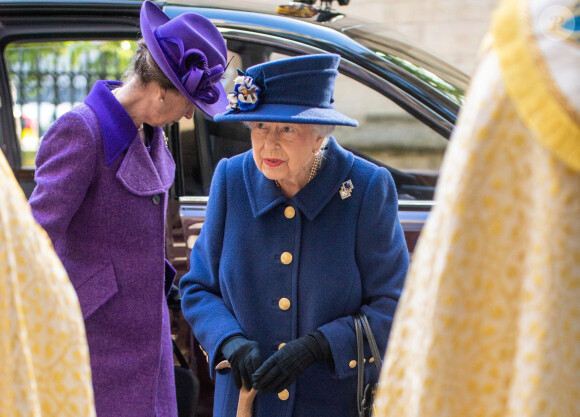 La princesse Anne et la reine Elisabeth II d'Angleterre - La reine Elisabeth II d'Angleterre arrive à un service d'action de grâce à l'abbaye de Westminster pour marquer le centenaire de la Royal British Legion, à Londres, Royaume Uni, le 12 octobre 2021.