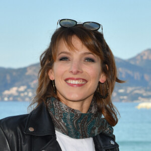 Elodie Varlet de la série "Plus Belle La Vie" sur la croisette lors de la 2ème édition du "Canneseries" à Cannes, France, le 7 avril 2019. © Bruno Bébert/Bestimage 