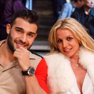 Britney Spears et son compagnon Sam Asghari lors du match de NBA "Lakers - Warriors" au Staples Center à Los Angeles, le 29 novembre 2017. © CPA/Bestimage