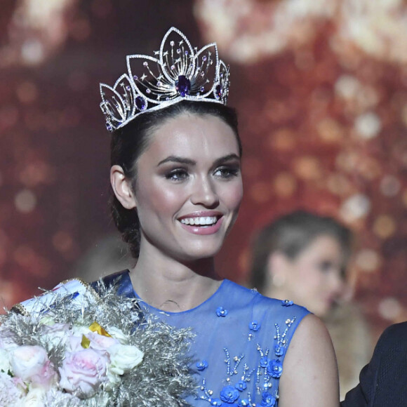 Diane Leyre élue Miss France 2022 : Miss Île-de-France 2021 couronnée. Le 11 décembre 2021.