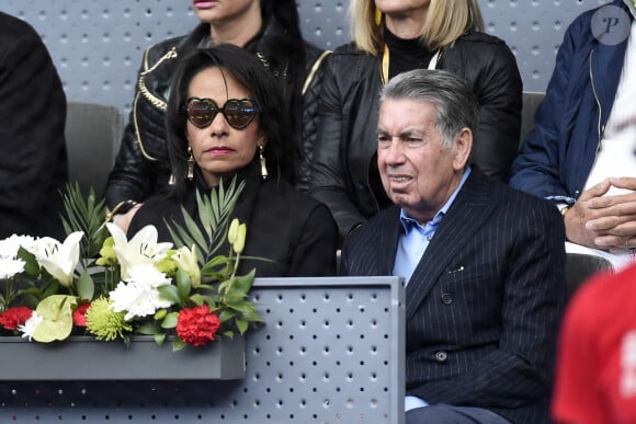 Manolo Santana et sa femme Claudia Rodriguez lors du Mutua Open de Tennis à Madrid, le 11 mai 2017.