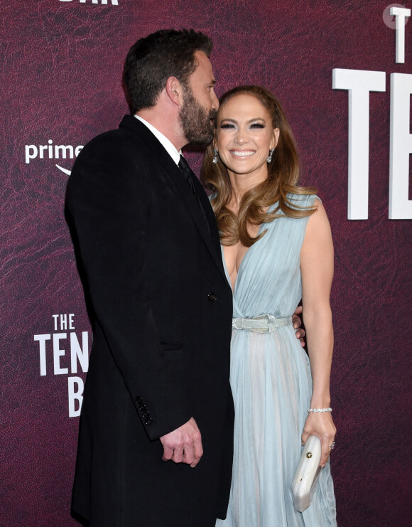 Ben Affleck et Jennifer Lopez assistent à l'avant-première du film "The Tender Bar" au TCL Chinese Theatre. Los Angeles, le 12 décembre 2021.