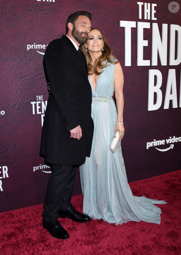 Ben Affleck et Jennifer Lopez assistent à l'avant-première du film "The Tender Bar" au TCL Chinese Theatre. Los Angeles, le 12 décembre 2021.