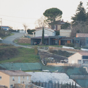 La maison en construction de Delphine Jubillar (Aussaguel) , disparue sans laisser de traces depuis le 16 décembre 2020 à Cagnac les Mines dans le Tarn. Un gendarme et une équipe du service des eaux ont mené des investigations pour chercher des traces dans le réseau raccordé à la maison. Le 7 janvier 2021  © Frédéric Maligne / Bestimage