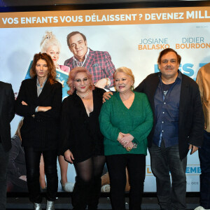 Laurent Stocker, Alexandra Leclère, Marilou Berry, sa mère Josiane Balasko, Didier Bourdon, Ben et Esteban - Avant-première du film "Mes très chers enfants" au cinéma UGC Bercy à Paris, le 13 décembre 2021. © Veeren / Bestimage