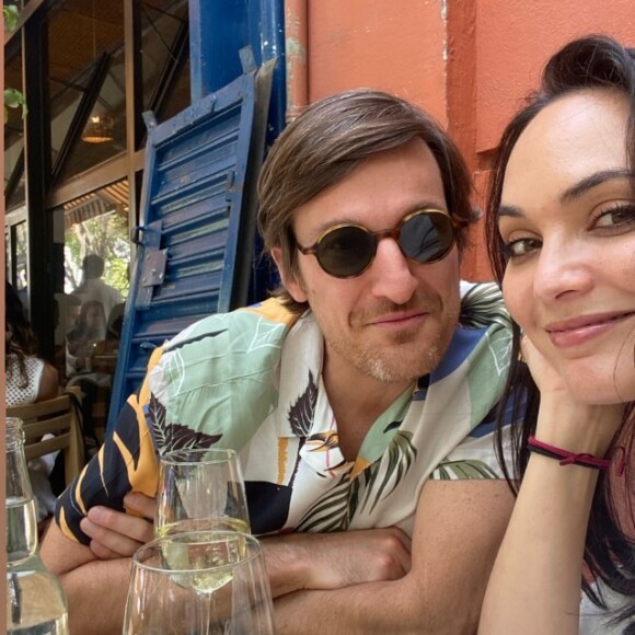 Valérie Bègue et son compagnon s'embrassent et "se lèchent" sur Instagram.