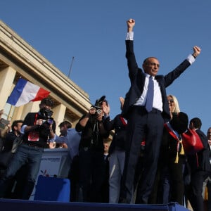 Eric Zemmour - Meeting du Candidat à la Présidentielle 2022 de Eric Zemmour sur la place du Trocadero à Paris le 27 mars 2022. © Denis Guignebourg / Bestimage  Meeting of the Presidential Candidate 2022 of Eric Zemmour on the Place du Trocadero in Paris on march 27th 2022 