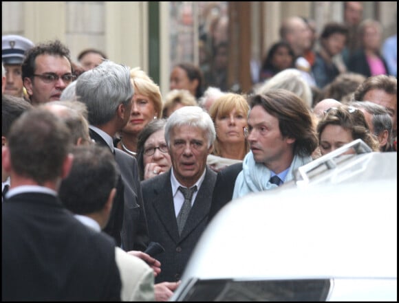 Guy Bedos et Bruno Finck aux obsèques de Jean-Claude Brialy à Paris, en 2007.