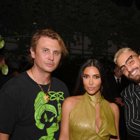 Jonathan Cheban, Kim Kardashian, Maluma et David Grutman à l'inauguration de l'hôtel The Goodtime à Miami. Le 16 avril 2021.