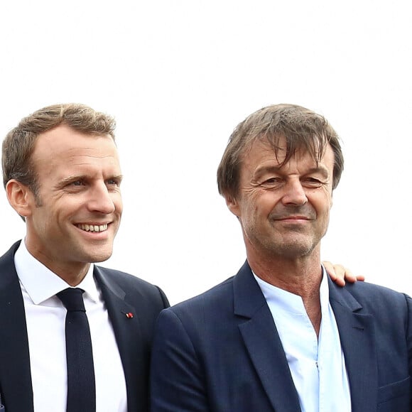 Le ministre de la Transition Ecologique et Solidaire Nicolas Hulot et le président de la République française Emmanuel Macron - Le président de la Républiques'est rendu en cap Fréhel (Côtes-d'Armor), France, le 20 juin 2018, un site d'où seront visibles les 62 éoliennes du parc de la baie de Saint-Brieuc, prévu pour 2023