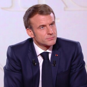 Capture d'écran du grand entretien du président de la République Emmanuel Macron diffusé sur TF1 et LCI le 15 décembre 2021