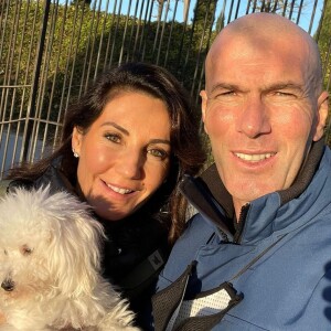 Zinédine Zidane avec sa femme Véronique et leur chien sur Instagram le 15 décembre 2021.