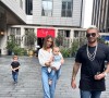 Manon Marsault et Julien Tanti avec leurs enfants Angelina et Tiago