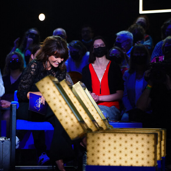 Exclusif - Faustine Bollaert - Enregistrement de l'émission "La boîte à secrets 12", présentée par F.Bollaert et diffusée le 17 décembre sur France 3. Le 5 octobre 2021 © Rubens Hazon / Bestimage