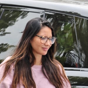 Olivia Munn quitte la maison de John Mulaney à Los Feliz, Los Angeles, Californie, Etats-Unis, le 29 juin 2021. 