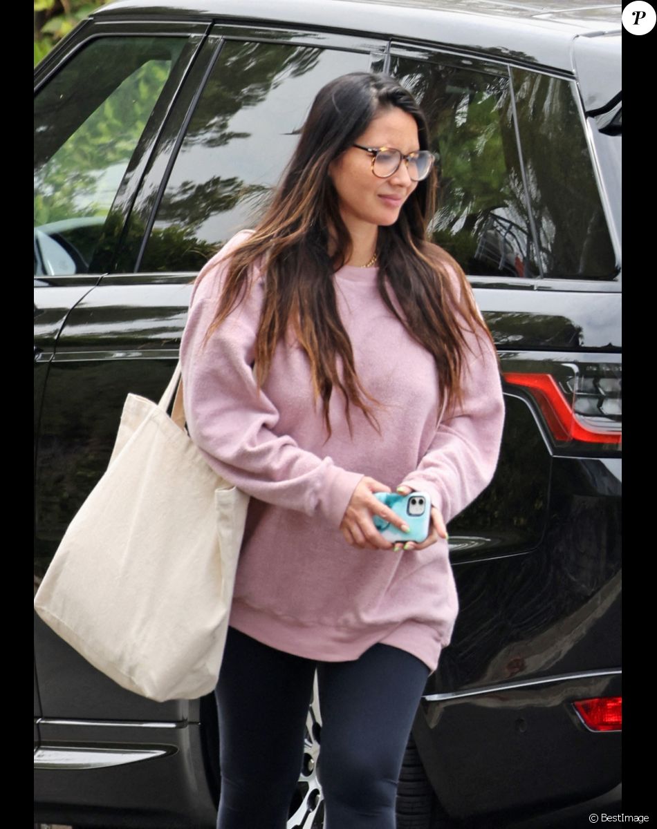 Olivia Munn quitte la maison de John Mulaney à Los Feliz, Los Angeles, Californie, Etats-Unis, le 29 juin 2021.