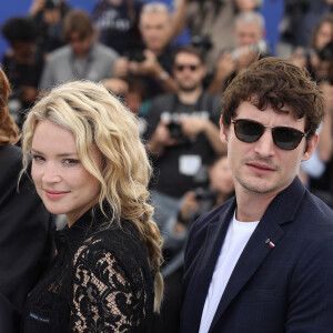 Virginie Efira et son compagnon Niels Schneider au photocall de "Sibyl" lors du 72ème Festival International du Film de Cannes, le 25 mai 2019. © Dominique Jacovides/Bestimage