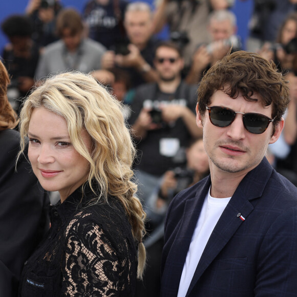 Virginie Efira et son compagnon Niels Schneider au photocall de "Sibyl" lors du 72ème Festival International du Film de Cannes, le 25 mai 2019. © Dominique Jacovides/Bestimage