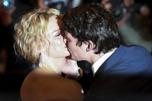 Virginie Efira et son compagnon Niels Schneider à la première de "Sibyl" lors du 72ème Festival International du Film de Cannes, le 24 mai 2019.