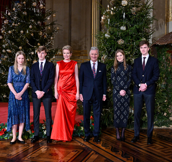 La princesse Eleonore, le prince Emmanuel, la reine Mathilde, le roi Philippe de Belgique, la princesse Elisabeth et le prince Gabriel lors du concert de Noël à Bruxelles