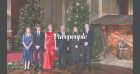 Mathilde de Belgique : Reine éclatante avec son clan dans un somptueux décor de Noël au palais