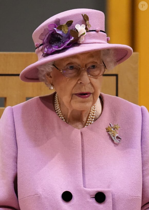 La reine Elizabeth II d'Angleterre assiste à la cérémonie d'ouverture de la sixième session du Senedd à Cardiff.