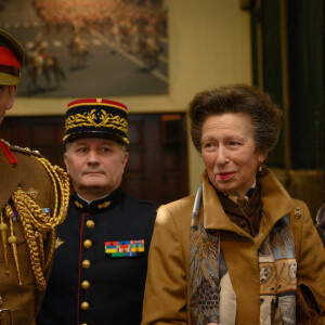 La princesse Anne visite la cavalerie de la garde républicaine à Paris, le 4 octobre 2021. © Fabrice Bourdeau / Garde Républicaine via Bestimage