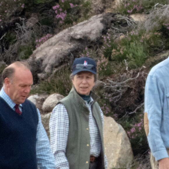 La princesse Anne d'Angleterre et son mari Timothy Laurence arrivent à un déjeuner privé, loin du protocole, près de Loch Muick en Écosse le 23 août 2019.