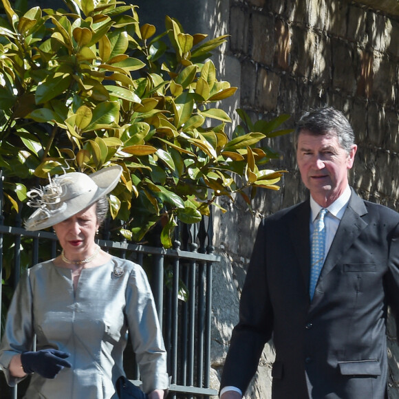 La princesse Anne et Sir Timothy Laurence arrivent à la messe de Pâques à la chapelle Saint-Georges du château de Windsor, le 21 avril 2019.