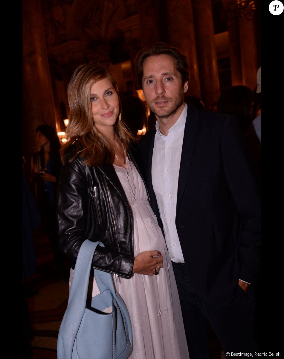 Exclusif - Ophélie Meunier (enceinte) et son mari Mathieu Vergne - Dîner Etam après le défilé Etam Live Show 2021 à l'Opéra Garnier à Paris, le 4 octobre 2021. © Rachid Bellak / Bestimage